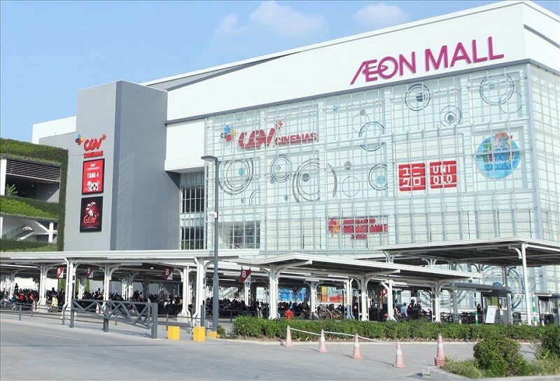 Aeon Mall Long Biên thu hút đông đảo người đến chơi